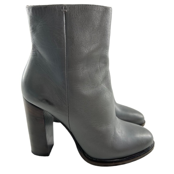 Vince Shoes - Vince womens ankle booties size 5 35 gray Italian leather boots